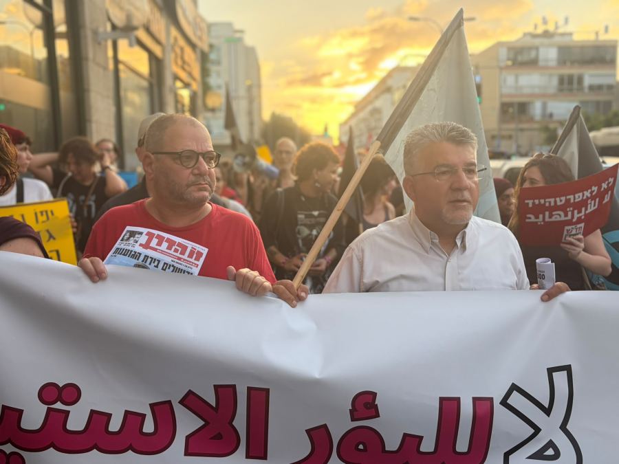 مئات العرب واليهود يتظاهرون في يافا رفضًا للعنف والعنصرية والبؤر الاستيطانية*
